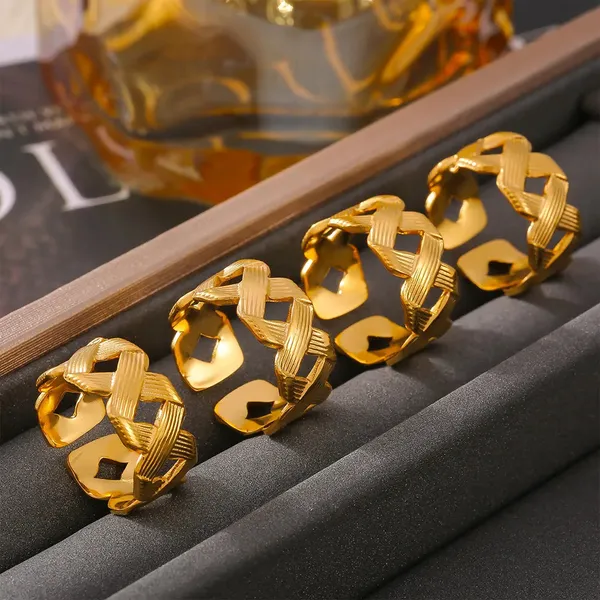 Gold_Intertwined_Rings_For_Women
